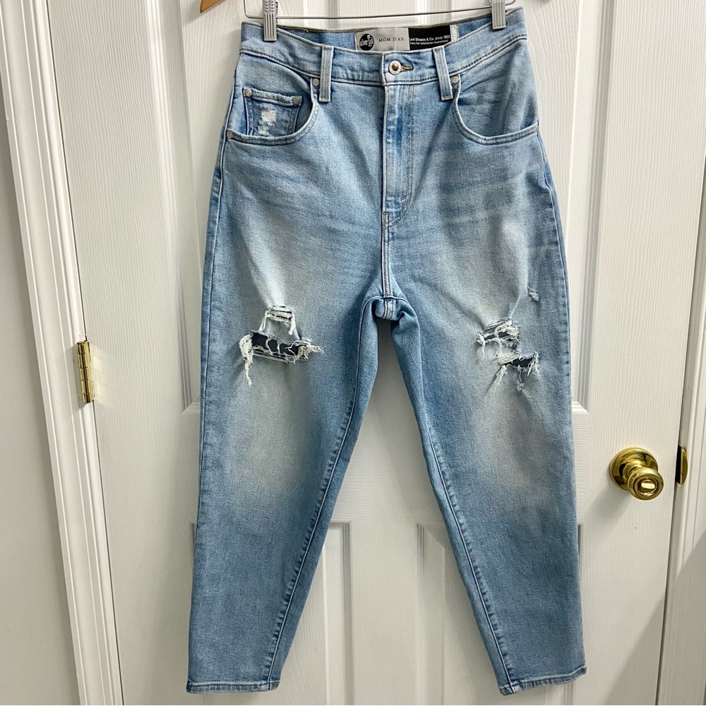 Levi’s Jeans Womens 29 Silver Tab Mom High Rise Distressed Light Blue Denim